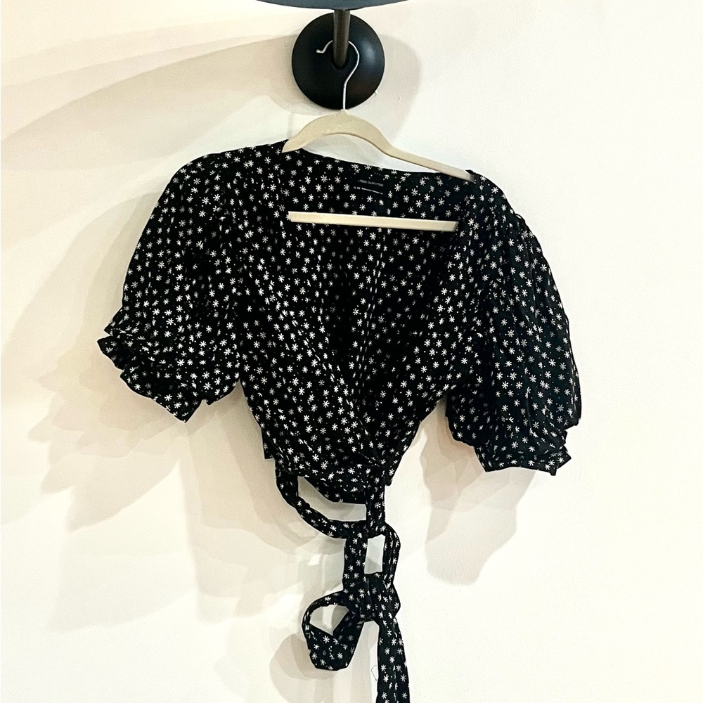 Puffy sleeve floral wrap shirt